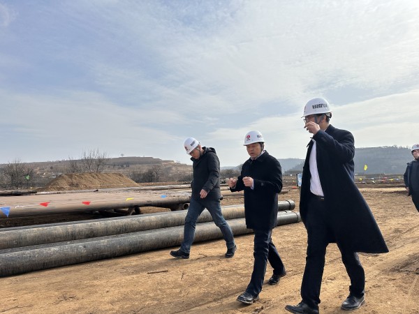 陕西彬长小庄矿业有限公司董事长、总司理赵华全等一行到铜川分公司实验的小庄矿40307事人情检查指导事情-1.jpg