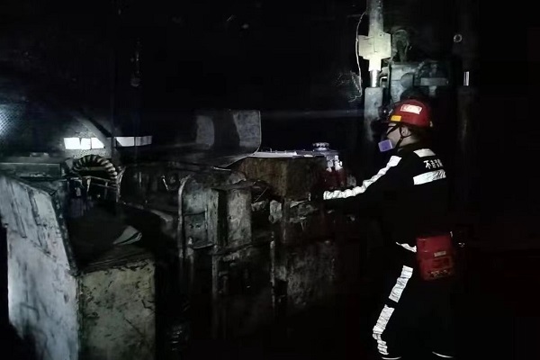 榆林分公司《3202综采事人情切眼高压水预裂顶板工程》顺遂通过矿方完工验收 (1).jpg