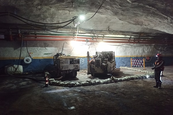 《二号进风斜井2-2煤烧变岩超前探查工程》完工验收.jpg