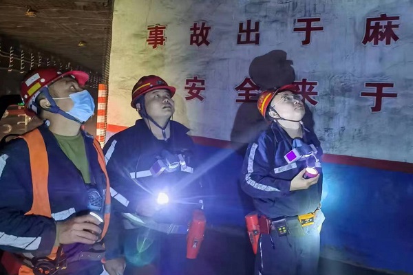 榆林分公司《小保当二号煤矿132205事人情切眼水力压裂首次放顶项目》顺遂通过完工验收.jpg