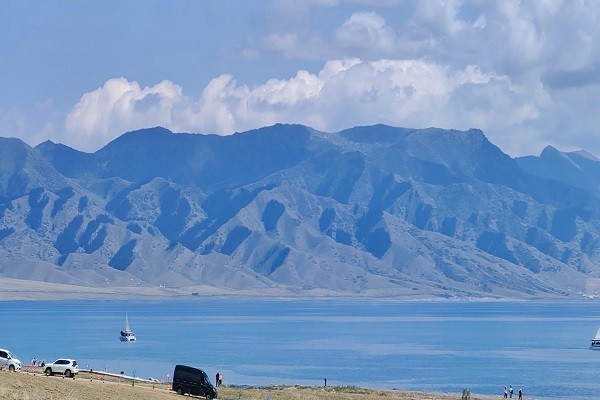 赛里木湖：一半山水一半湖海 -  122cc太阳集成游戏