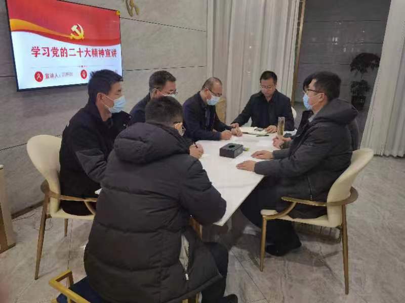 陕122cc太阳集成游戏公司总工程师熊鹏辉到榆林分公司宣讲党的二十大精神.jpg